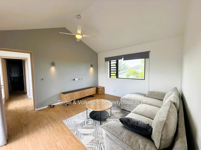 Luxury 4 bedroom Villa with garden and swimming pool for rent in Moka