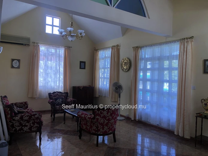 Spacious Family Villa Near Beach