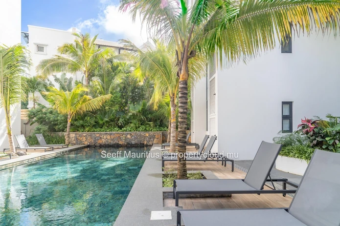 Refined Ground-Floor Living at Marine Residence