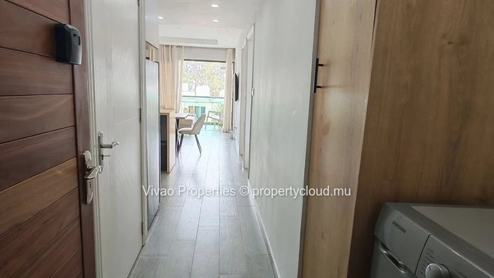 Appartement meublé à louer à Flic en Flac, 73m², 3 chambres, piscine commune, proche des écoles et commerces. Rs 50 000.