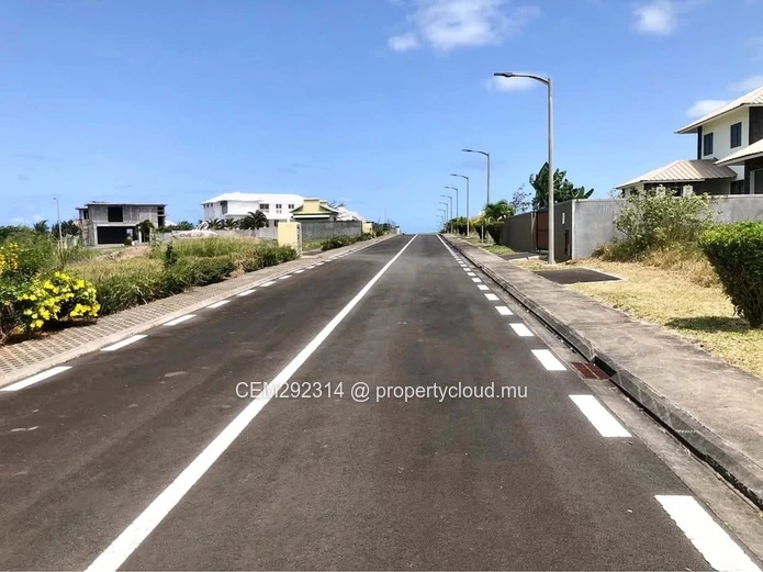 Residential Plot of 18.52 Perches for Sale – Beau Vallon, Côte Champs