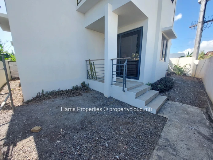 Appartement meublé au rez-de-chaussée à louer à Mon Choisy