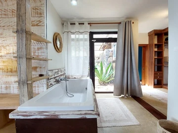 5 Bedroom Villa
