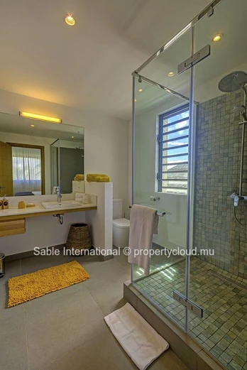 Luxurious Villa PDS in Grand Gaube with Private Pool & Stunning Views! 354m², Fully Furnished, Close to Amenities 