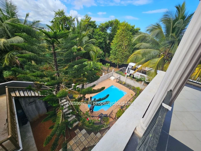 Nestenn present this 3 bedrooms apartment well located in Ville Noire