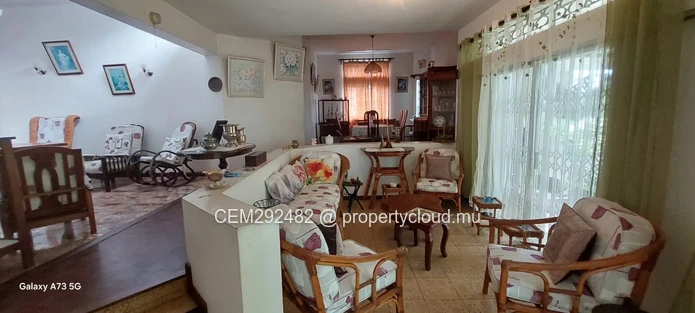Spacieuse maison meublée de 4 chambres à vendre à Beau Bassin