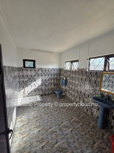 À vendre – Maison 4 chambres avec piscine, CCTV et alarme | Goodlands (Bypass)