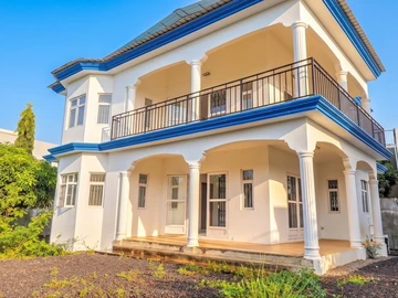 5 Bedroom House