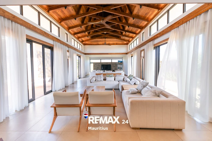 Superb contemporary 3-bedroom villa with private pool, landscaped garden and high ceilings.