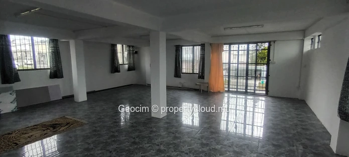 Curepipe Close to Héléna's Church Commercial Premise on first level around 140 sqm. Balcony. Could have bigger area. (Sole Mandate)