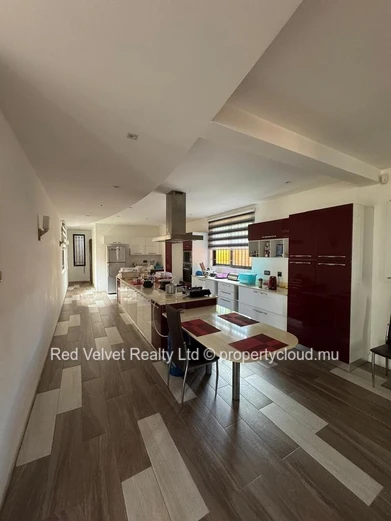 Élégante maison de 4 chambres à vendre à Vacoas