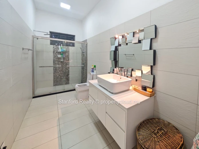 Spacious 4-Bedroom Villa for Rent in a Secure Gated Community - Bagatelle