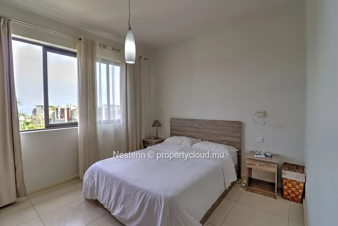 Bel appartement de trois chambres avec terrasse et vue sur la mer