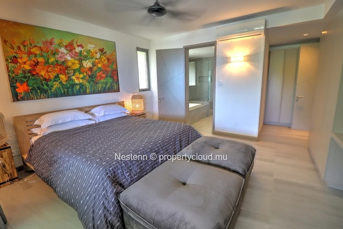 Appartement moderne de 3 chambres avec piscine privée et un accès direct plage 