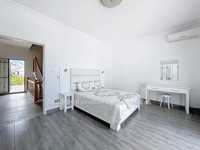 Belle villa moderne de 230 m² à Pereybere – Résidence sécurisée avec piscine (Mandat exclusif)