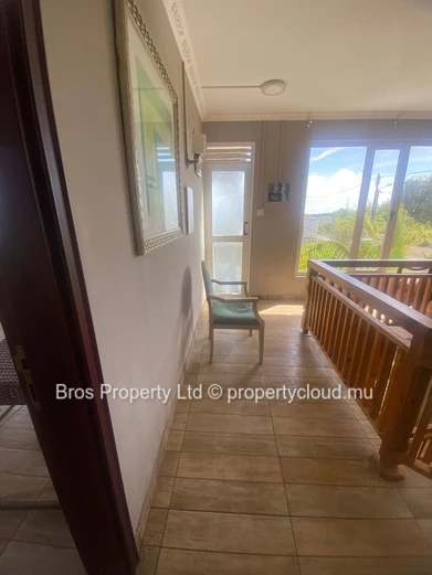 Maison à vendre - Rivière du Rempart | 7 500 000 Rs | Terrain de 7 perches
