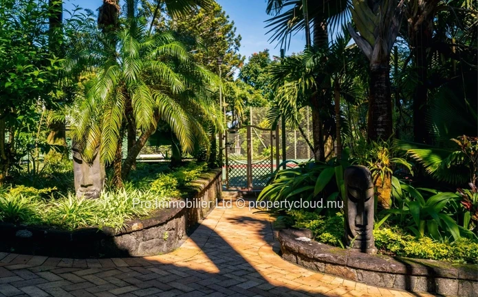 Executive House for Sale , Prestigious Floreal Area.