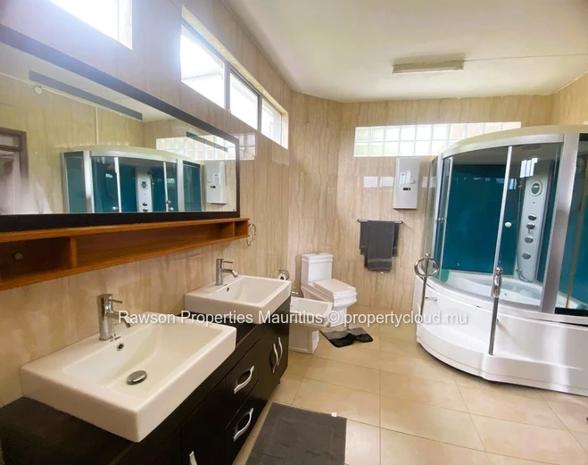 4 Bedroom Villa To Let in Floreal