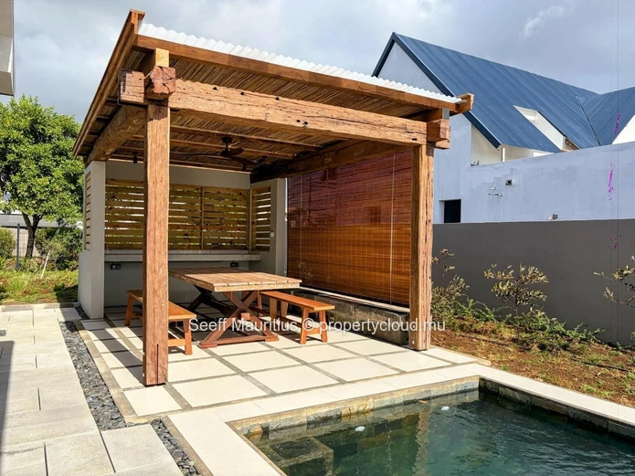 Charming Tropical Haven with Pool