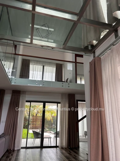 Villa  premium  de 4 chambres en duplex , avec piscine , jardin tropical et prestation de luxe  