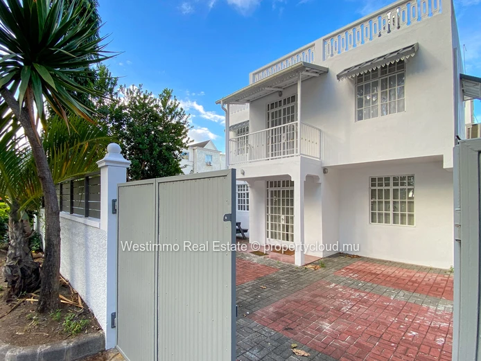 Exclusive - Furnished house facing the beach for rent in Flic en Flac