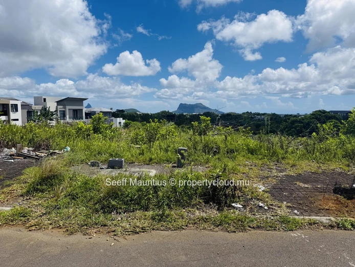 Terrain d'exception avec vue sur la montagne à Aurea Bois d'Ébène
