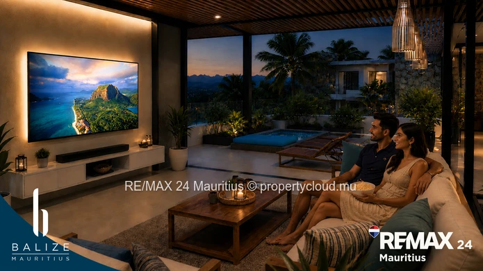 3 Bedroom Penthouse Secure Island Living: Your Coastal Retreat in Bain Boeuf, Mauritius: Private roo