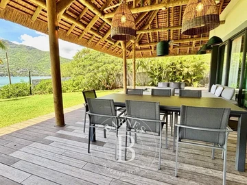 BLACK RIVER – Seafront Villa – 3 Bedrooms