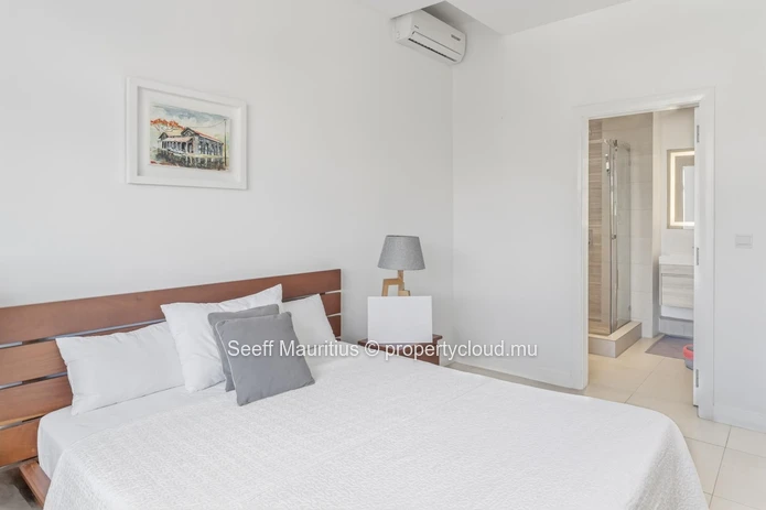 Penthouse avec Vue sur la Mer : Moderne et Entièrement Meublé
