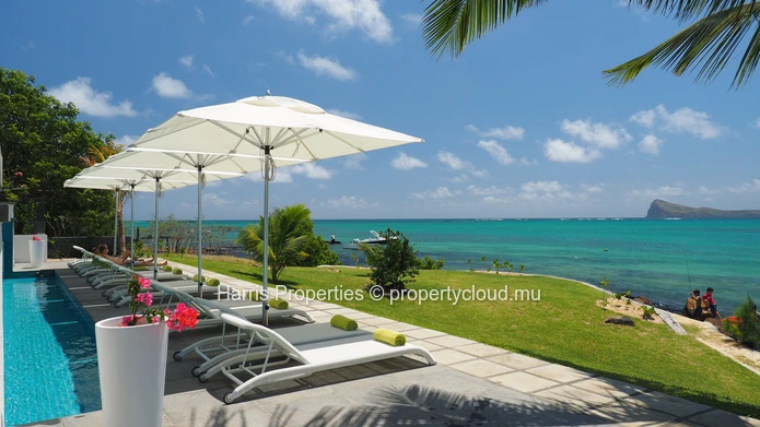 Stunning modern 1st floor apartment for rent in a beachfront residence, Cap Malheureux