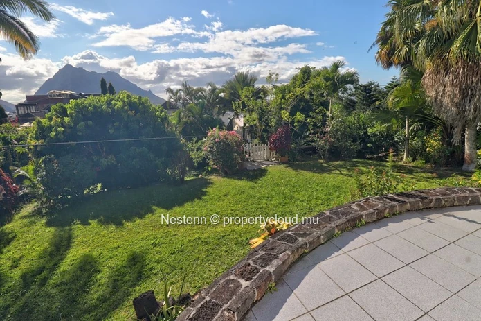 Spacieuse villa traditionnelle en triplex à Sodnac avec 4 chambres, vue sur la mer et la montagne, proche des commodi...
