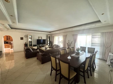 5 Bedroom Villa