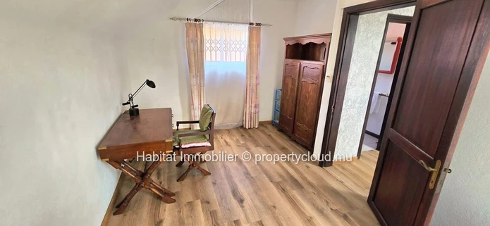 A louer : Maison meublée et équipée de 150 m², sur un terrain de 418 m² à Curepipe