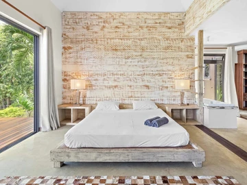 5 Bedroom Villa