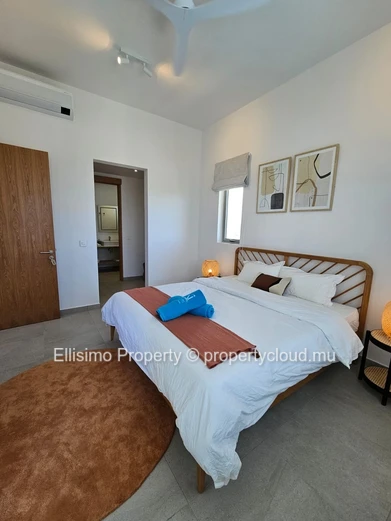 Penthouse moderne de 3 chambres ensuite, entièrement neuf, offrant un cadre de vie exceptionnel.