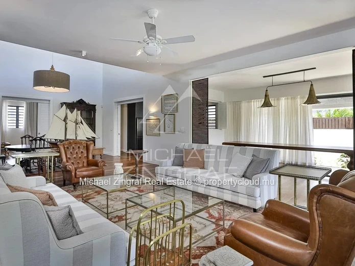 Villa de prestige avec piscine et ponton privatif privée et accès à la mer – Azuri