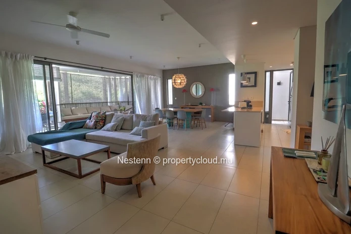 An exceptional 2-bed apartment in a golf estate 