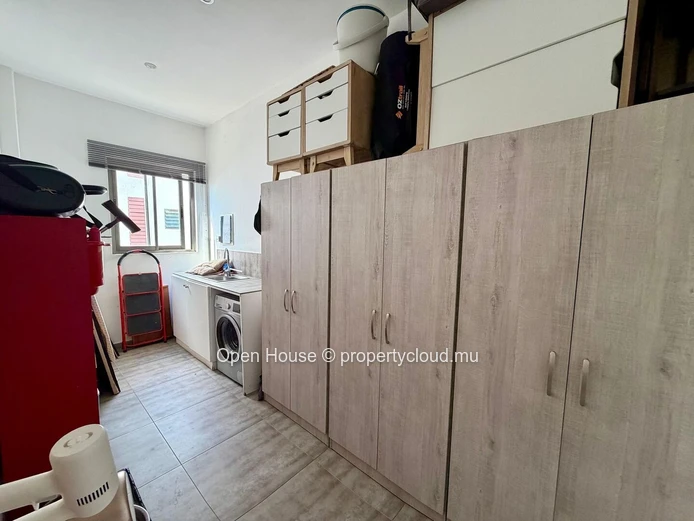 3-Bedroom G+2 Apartment for Sale in Pereybere