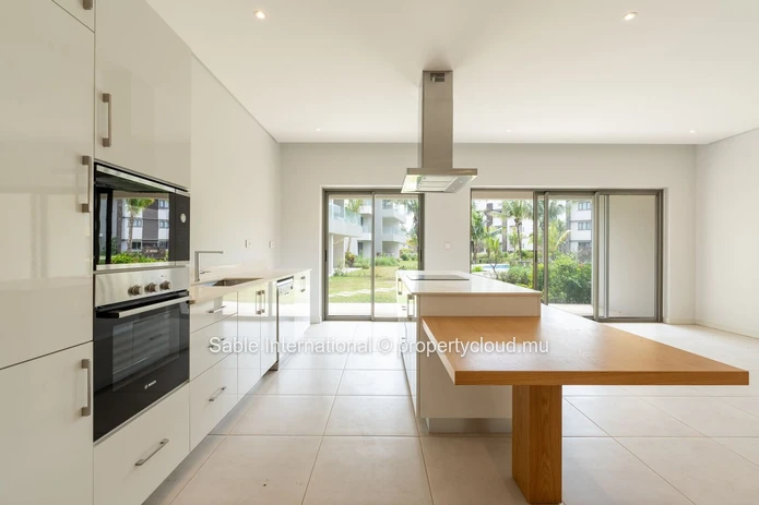 Elegant Apartment with Communal Pool in Pointe aux Canonniers - Modern Features, Close to Amenities 