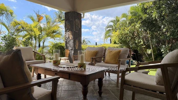 Charming House with Panoramic Sea Views in Black River