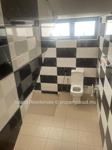 Villa neuve avec 4 chambres et piscine à trou aux Biches