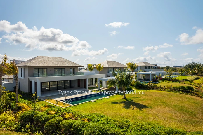 Villa 5 Chambres à Vendre – Grand Baie, Île Maurice