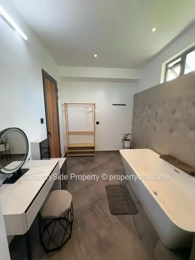 Villa moderne entièrement meublée à vendre à Grand Baie 