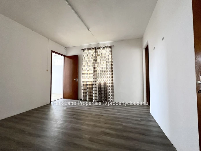 Maison Spacieuse et Polyvalente au Cœur de Curepipe : Idéale pour Famille ou Bureau