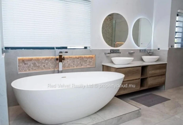 Executive Luxury Villa for Rent in Flic en Flac