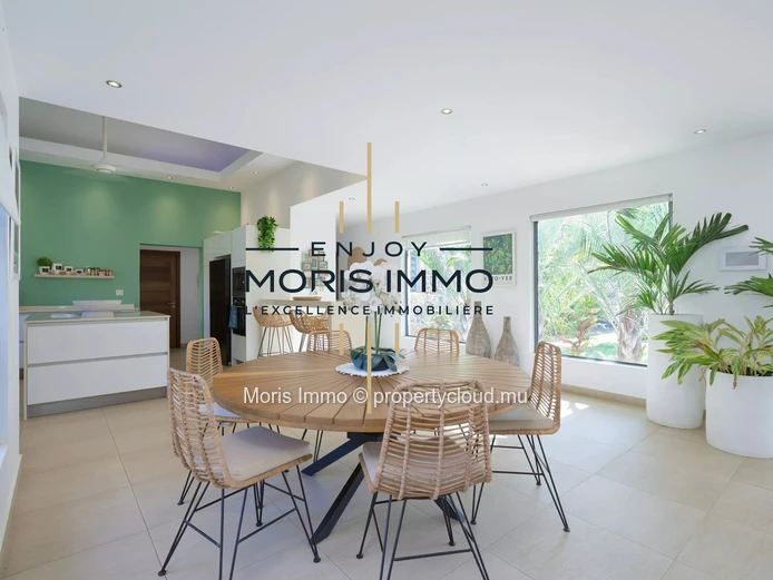 Superbe villa moderne de  4 chambres avec piscine
