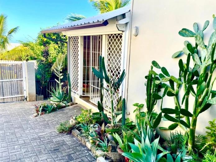 Villa 4 Chambres — À Vendre — Tamarin