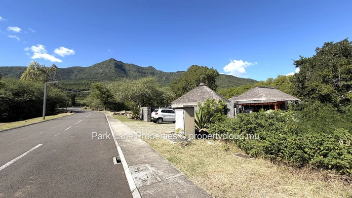 Terrain résidentiel exclusif à vendre avec une vue sublime sur la Montagne
