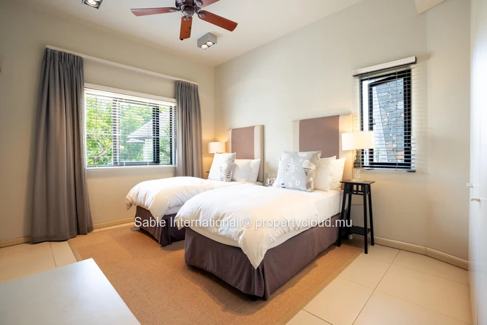 Luxurious Beachfront RES Apartment in Rivière Noire with stunning views and modern amenities. 4 bedrooms, sea access,...