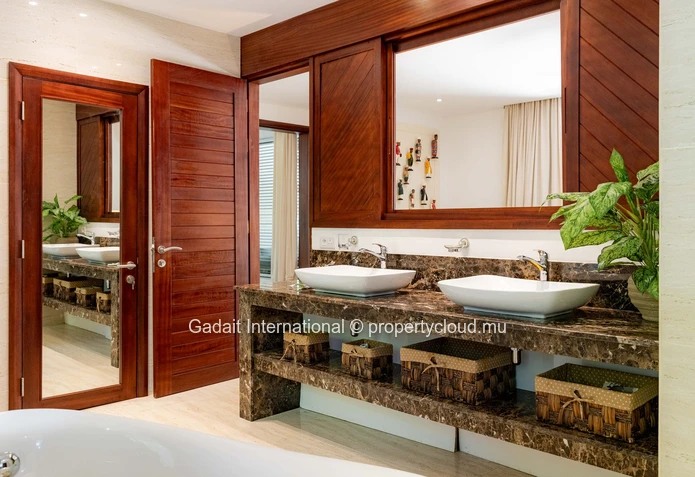 An exceptional frontline golf villa in the heart of the prestigious Anahita estate